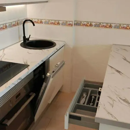 Апартаменти Leandros Sea View