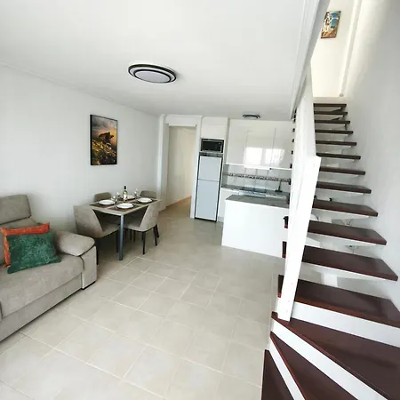 Leandros Sea View Апартаменти