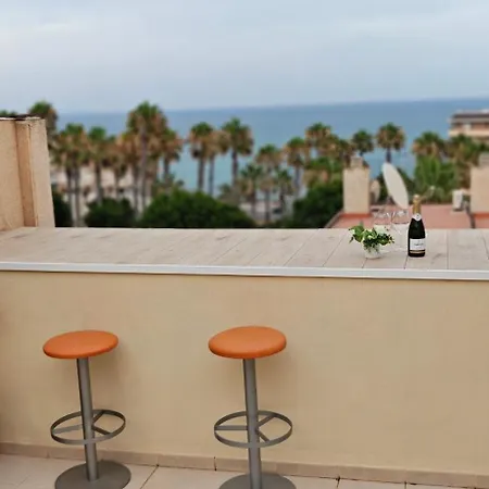 Апартаменти Leandros Sea View
